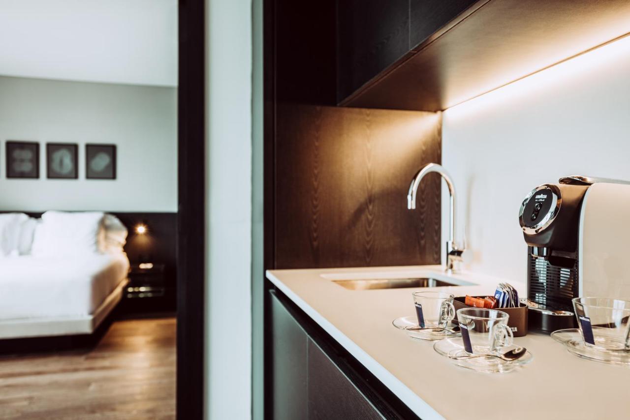 فندق Sls Buenos Aires Puerto Madero المظهر الخارجي الصورة A Nespresso machine in a hotel room